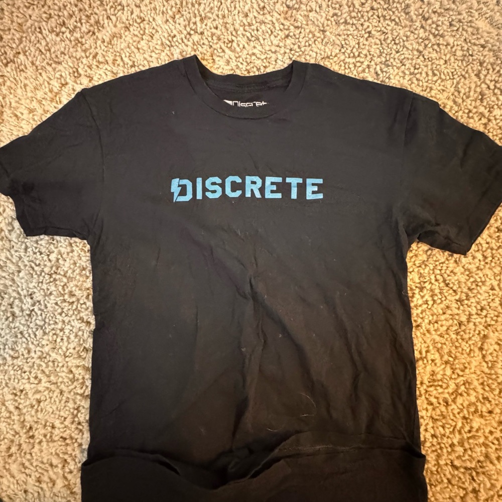 Discrete T-Shirt
Men’s Sz S
Black/Blue